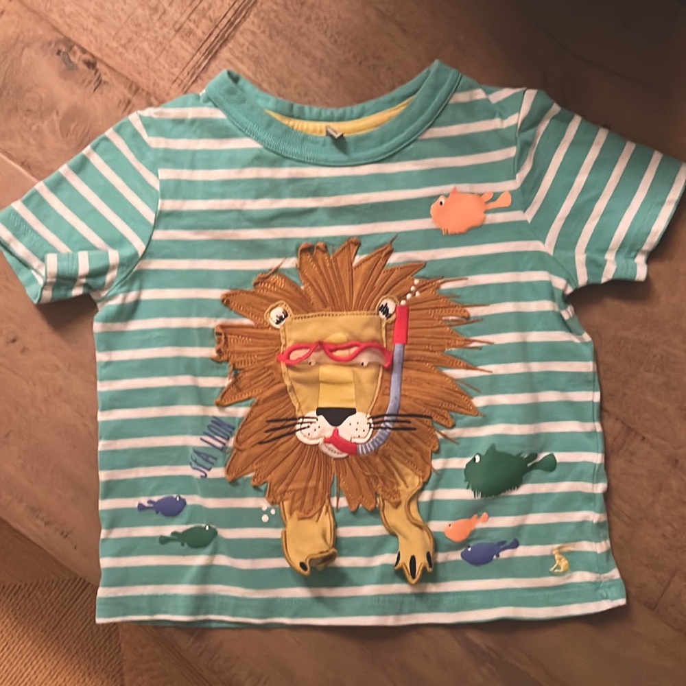 Cutest Joules Tee 3y runs small. Sea Lion.
